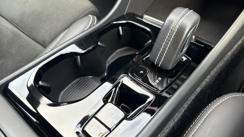 Volvo Xc40 2.0 B4P R DESIGN Pro 5dr Auto [7 speed] Petrol Estate